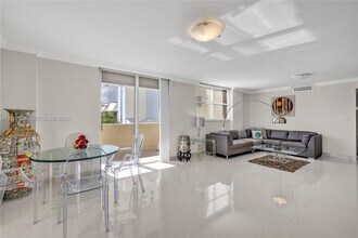 1623 Collins Ave in Miami Beach, FL - Building Photo - Building Photo