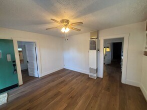 459 SE Washington St in Dallas, OR - Building Photo - Building Photo