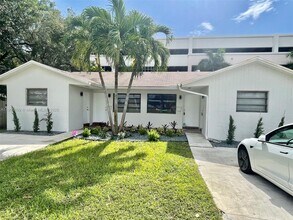 21123 E Dixie Hwy in Aventura, FL - Foto de edificio - Building Photo
