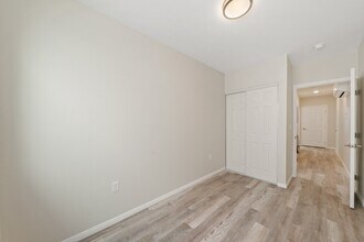 324 W 51st St, Unit 324 1.5 in Los Angeles, CA - Building Photo - Building Photo