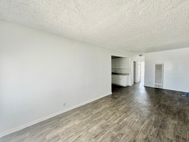 8900 Baring Cross St in Los Angeles, CA - Building Photo - Building Photo