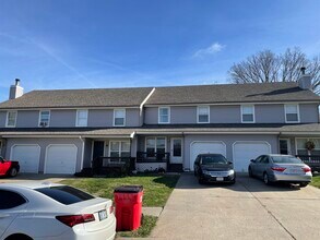 1105 SE Prairie Ln, Unit B in Oak Grove, MO - Building Photo - Building Photo