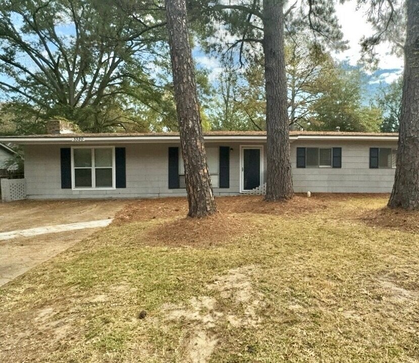 3320 Ridgeland Dr in Jackson, MS - Foto de edificio