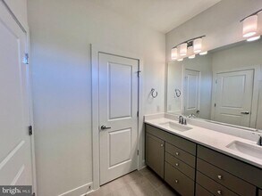 10840 Cedar Ave in Fairfax, VA - Building Photo - Building Photo