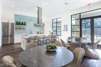 Blossoms at Brentwood in Brentwood, CA - Foto de edificio - Interior Photo