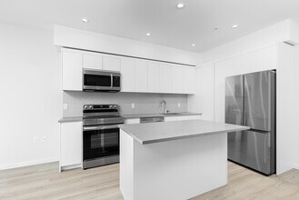 Midtown in Kelowna, BC - Building Photo - Building Photo