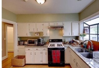 16 Grotto Ave in Providence, RI - Building Photo - Building Photo