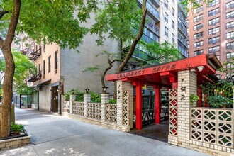 Gramercy Spire Apartments in New York, NY - Building Photo - Building Photo