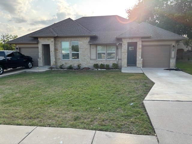301 Sloan St in Taylor, TX - Building Photo
