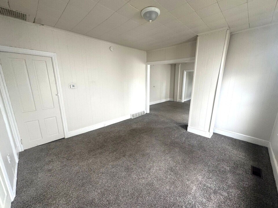 325 E Pine St. in Millville, NJ - Building Photo