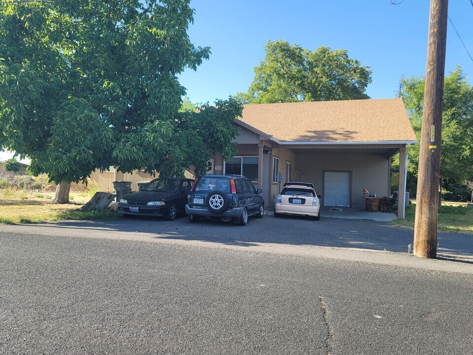 3918 W 7th Ave in Kennewick, WA - Building Photo