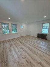 2542 Central Ave in Baldwin, NY - Foto de edificio - Building Photo