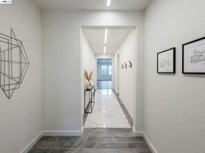 679 Hamilton Ct in Brentwood, CA - Foto de edificio - Building Photo