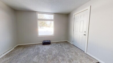 325 N 10th Ave W in Duluth, MN - Foto de edificio - Building Photo