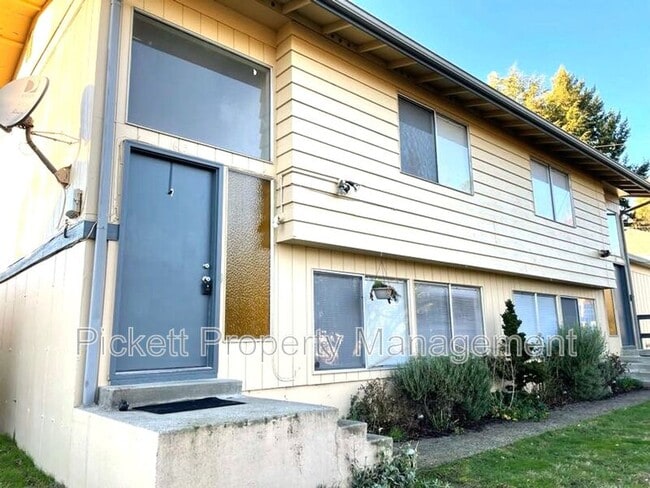 1615 Trenton Ave in Bremerton, WA - Building Photo - Building Photo