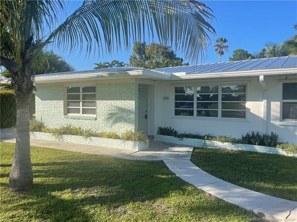 885 NW River Shores Blvd in Stuart, FL - Building Photo