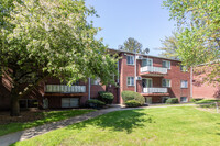 Forest Glen Condominiums in Philadelphia, PA - Foto de edificio - Building Photo