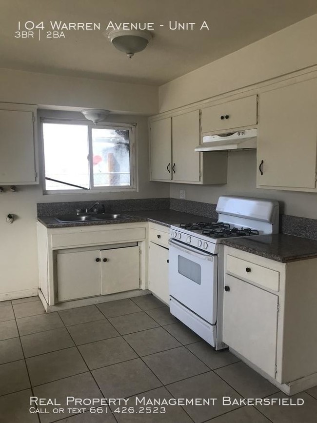 104 Warren Ave in Bakersfield, CA - Building Photo - Building Photo