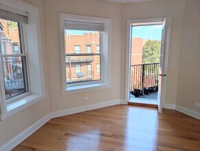 4016 N Central Park Ave, Unit 3E in Chicago, IL - Building Photo - Building Photo