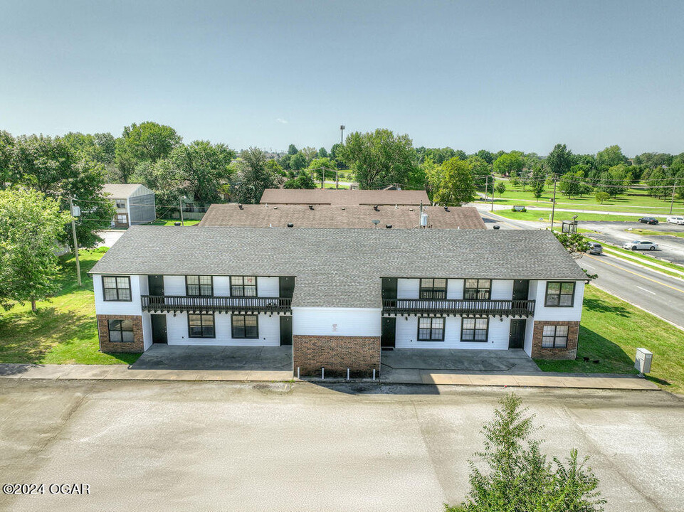 1007 S St Louis Ave in Joplin, MO - Building Photo