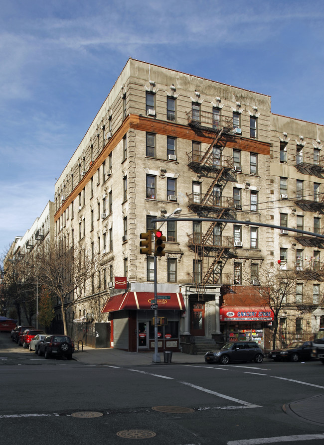 153 Manhattan Ave in New York, NY - Building Photo - Building Photo