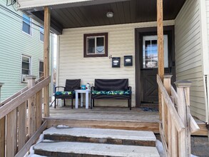 61 Orchard St, Unit 61 orchard st apt 1 in Cranston, RI - Foto de edificio - Building Photo