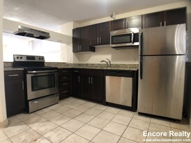 154 North Beacon St, Unit #A2 Apartamentos