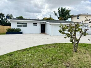 350 Cypress Dr in West Palm Beach, FL - Building Photo - Building Photo