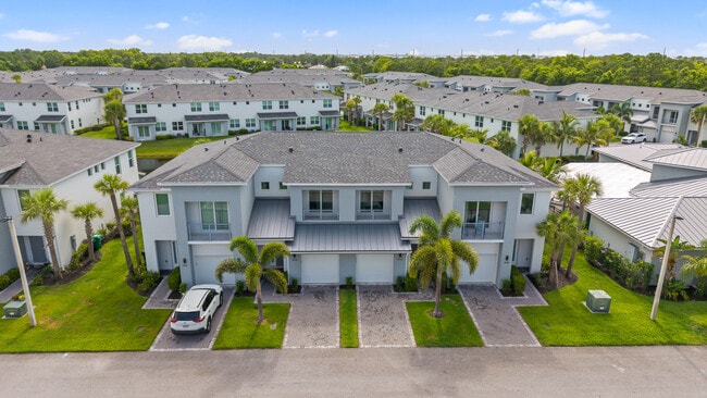 Torino Lakes Townhomes in Port St. Lucie, FL - Building Photo - Building Photo