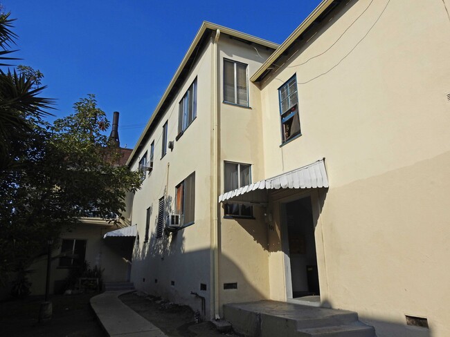 501-503 Loma Dr in Los Angeles, CA - Building Photo - Primary Photo