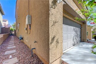 10638 Mt Blackburn Ave in Las Vegas, NV - Building Photo - Building Photo