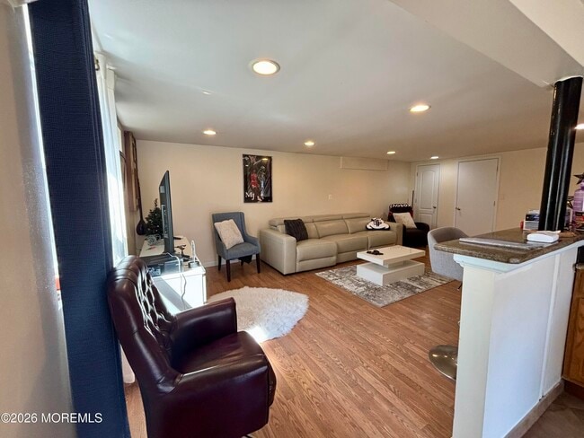 32 Whitney Dr in Marlboro, NJ - Building Photo - Building Photo