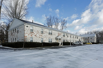Whitehall Apartments in Sylvania, OH - Foto de edificio - Building Photo