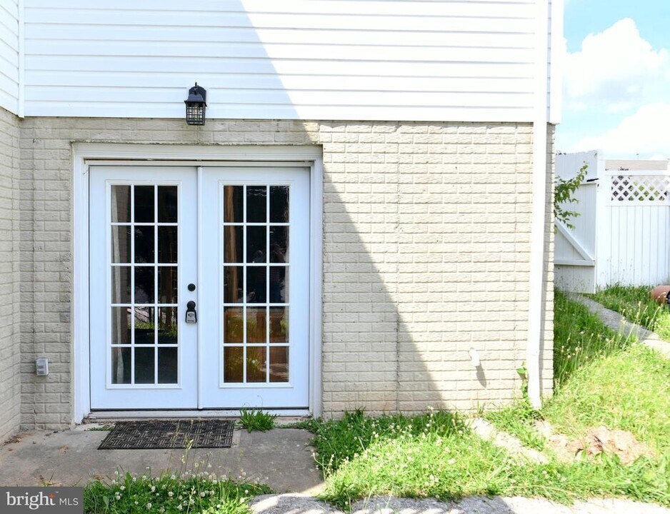 6221 Oscar Ct in Woodbridge, VA - Building Photo