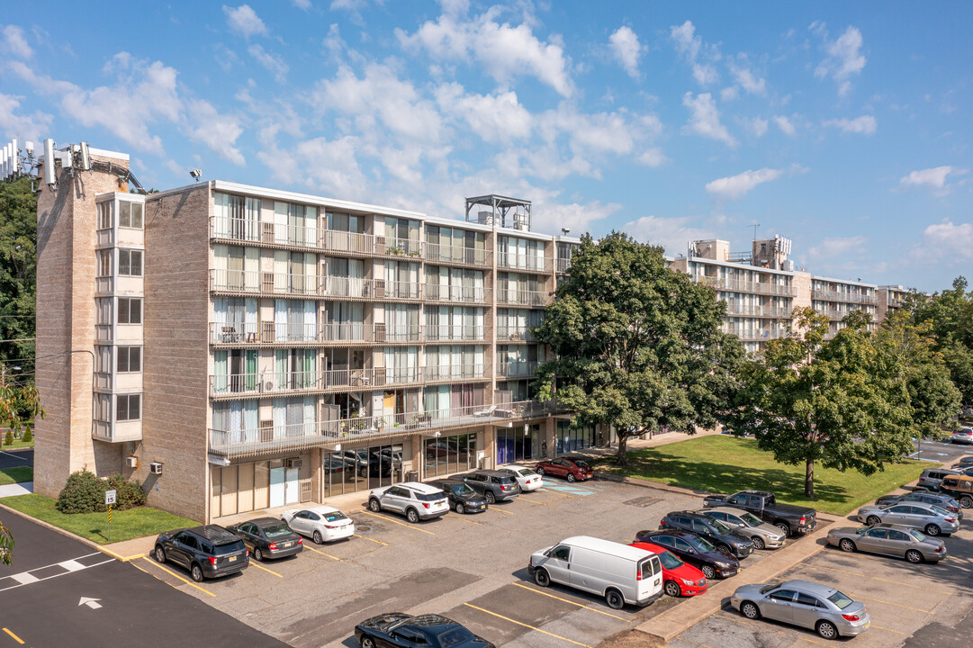 Playa Del Sol Condominiums in Cherry Hill, NJ - Building Photo