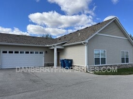 1473 River Park Ln in Waterville, OH - Building Photo