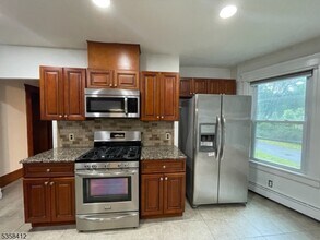 587 Wyckoff Ave in Wyckoff, NJ - Building Photo - Building Photo