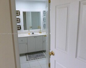 16300 Golf Club Rd, Unit 203 in Weston, FL - Building Photo - Building Photo