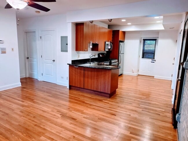 2544 W Hollywood Ave in Chicago, IL - Building Photo - Building Photo