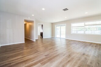 4813 Bay Crest Dr in Tampa, FL - Building Photo - Building Photo