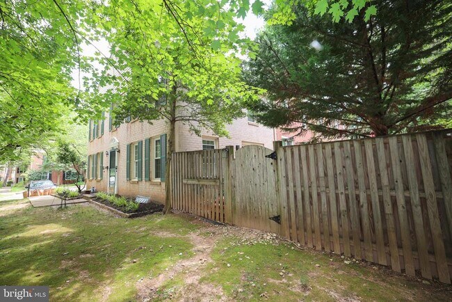 2400 Ansdel Ct in Reston, VA - Building Photo - Building Photo