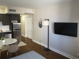 1245 Rue Redpath-Crescent in Montréal, QC - Building Photo