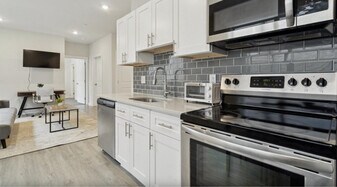 1522 W Girard Ave in Philadelphia, PA - Building Photo