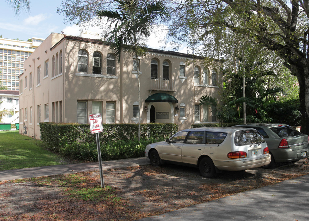 Vera Gardens in Coral Gables, FL - Building Photo