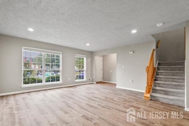 5 Diaz Ct in Franklin Township, NJ - Building Photo - Building Photo