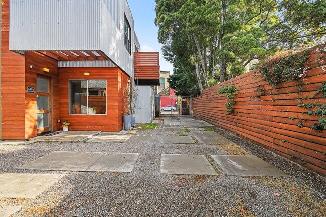 3425 Louise St in Oakland, CA - Building Photo - Building Photo