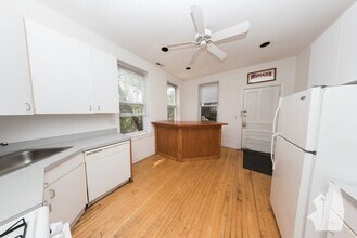 2318 N Southport Ave in Chicago, IL - Foto de edificio - Building Photo