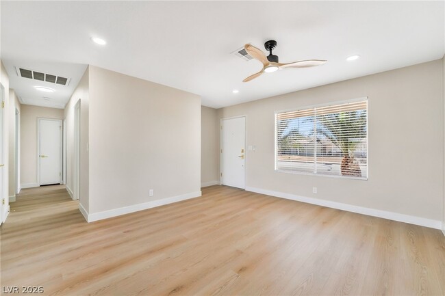 517 Longtree Ave in Henderson, NV - Building Photo - Building Photo