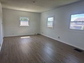 10 Batchelder Ave in Lebanon, NH - Foto de edificio - Building Photo