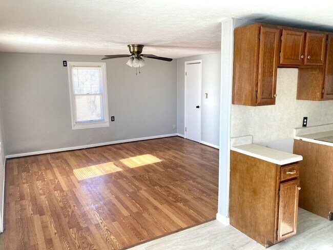 2002 Homewood Ave in Dodge City, KS - Building Photo - Building Photo